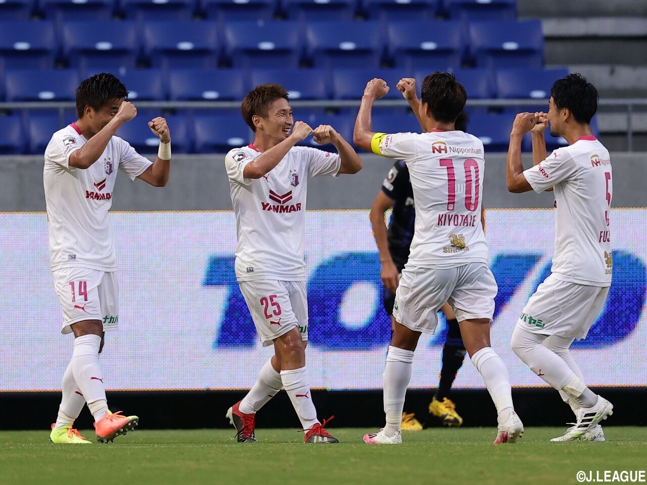 【J1 第2節 G大阪×C大阪】無観客の大阪ダービーは丸橋祐介の1G1Aでセレッソ大阪が制す!ガンバ大阪は遠藤保仁のメモリアルゲーム飾れず【動画】