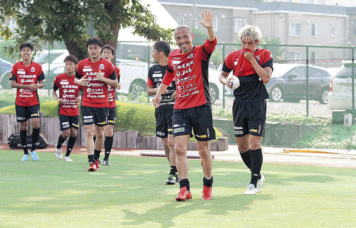 <小野伸二>北海道コンサドーレ札幌からJ2FC琉球に完全移籍!「北も盛り上げられたので、南もお手伝いできたら」