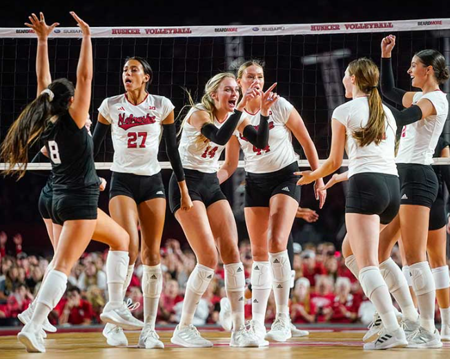 スパイク時速128キロ、米の大学女子バレーのトランス選手が物議「相手チーム棄権相次ぐ」