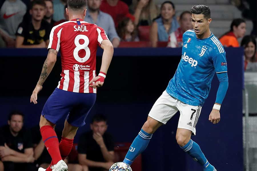 C ロナウド 5人粉砕 に脚光 高速フェイントの一撃を海外絶賛 なんてマシーンだ サッカーニュースstation