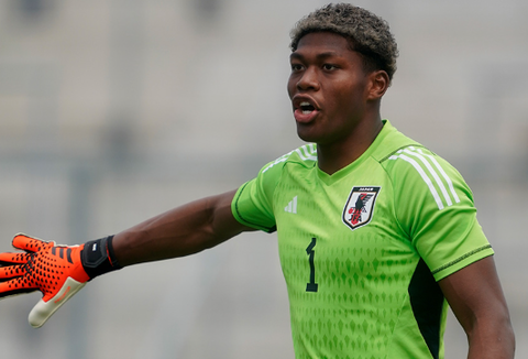 元Jリーガーさん「アジア杯で鈴木彩艶を叩いていた人、今何してん？」のサムネイル