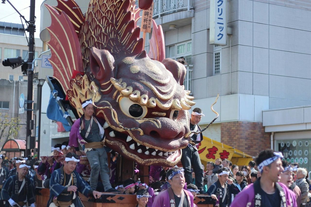 唐津くんち 曳山の歴史と作り 見どころ紹介 お囃子の特徴なども 佐賀県唐津市を紹介 そうじろう唐津焼商人見習いのブログ 唐津くんち 曳山の歴史と作り 見どころ紹介 お囃子の特徴なども 佐賀県唐津市を紹介 そうじろう唐津焼商人見習いのブログ