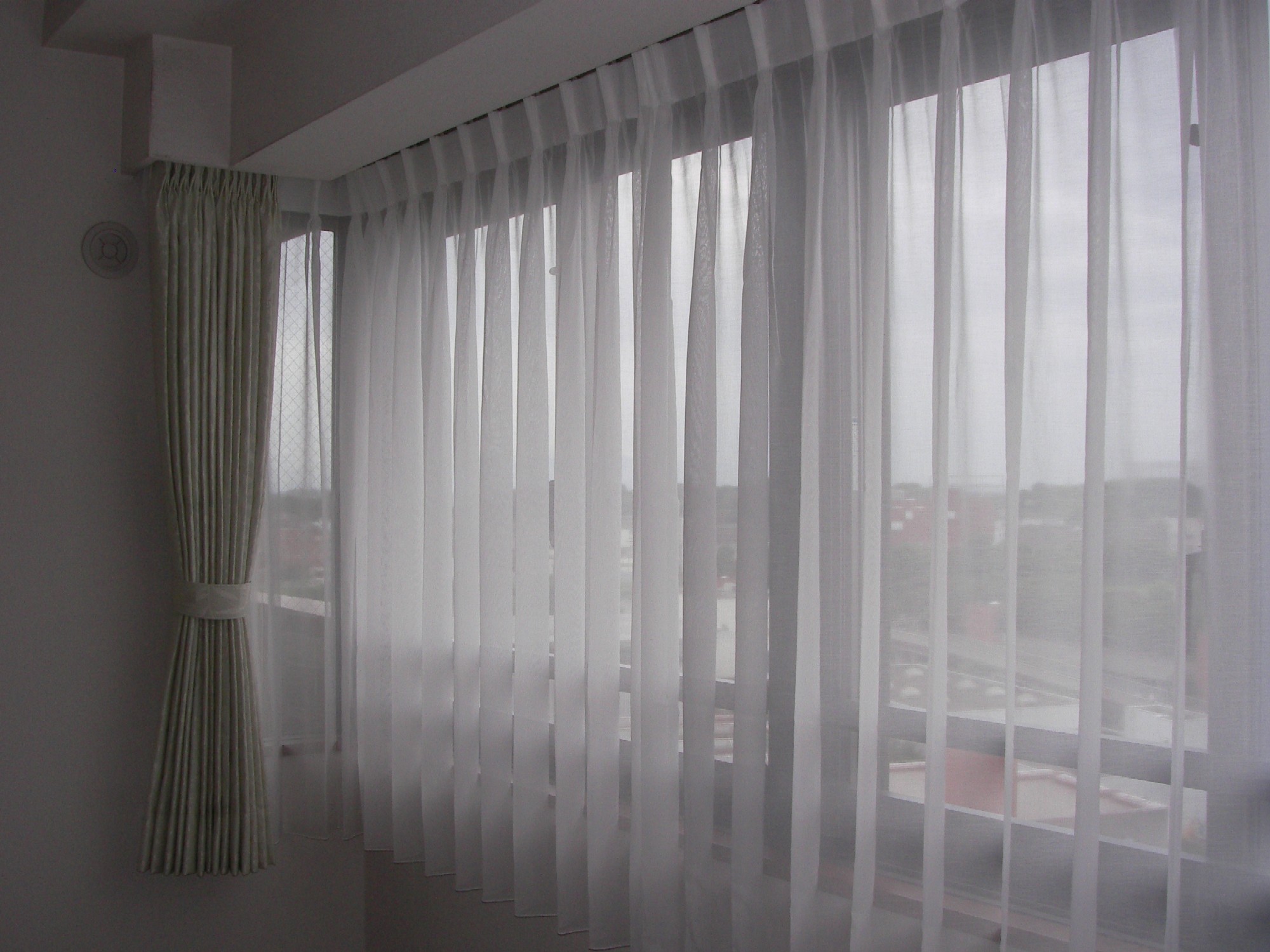 夏のリビングに白 アクセントはboras 横浜大倉山のオーダーカーテン ソフトウエーブ です 夏のリビングに白 アクセントはboras 横浜大倉山のオーダーカーテン ソフトウエーブ です