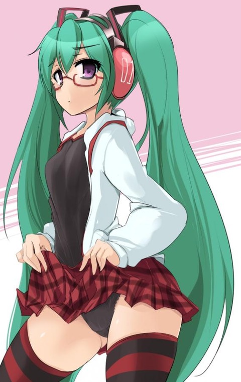 メガネをかけてる娘のエロ画像 17