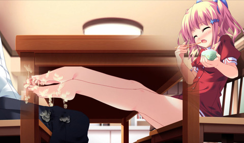 こっそり、しかし大胆にエッチなことしてるエロ画像 15