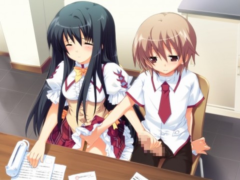 こっそり、しかし大胆にエッチなことしてるエロ画像 17