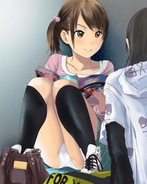 体育座りでチョコんと座ってる女の子 8