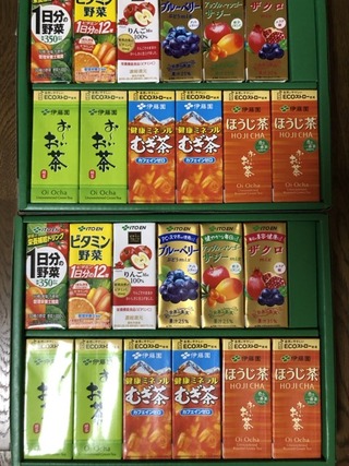 伊藤園：清涼飲料 2025年4月権利(2593)・普通株式と優先株式それぞれに株主優待品を受け取れる