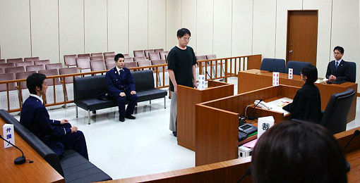 裁判長「これより裁判を開始するッ! 両選手入場ォッ!」 : 何も意味がない速報
