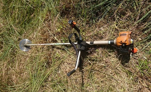 イカれた草刈り機