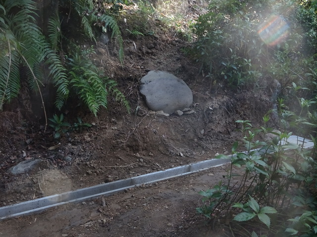 離れ裏　U字溝 (3)