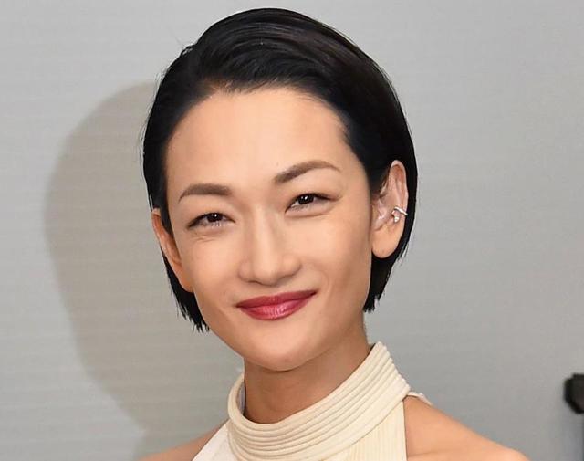 冨永愛の長男・章胤がモデルデビュー、親子で初ツーショット公開 : 最速・最新 エンタメ芸能ニュースコレクト