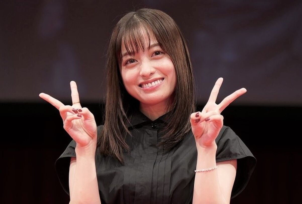 橋本環奈 「万博の太陽」で大阪万博コンパニオンに「必ず前向きになれる作品」 : 最速・最新 エンタメ芸能ニュースコレクト