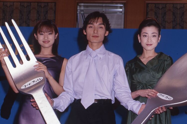 草彅剛　25年前の主演ドラマ「フードファイト」配信開始、木村拓哉も九官鳥の声で出演