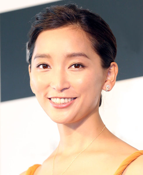 杏、フランス移住を発表、渡辺謙と親子初共演YouTubeで : 最速・最新 エンタメ芸能ニュースコレクト