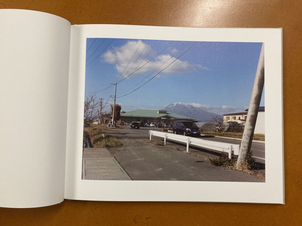 宮本あずさ写真集 ルスカスの花 Graf Publishers 22年9月日発行 蒼穹舎 書肆蒼穹舎 宮本あずさ写真集 ルスカスの花 Graf Publishers 22年9月日発行 蒼穹舎 書肆蒼穹舎