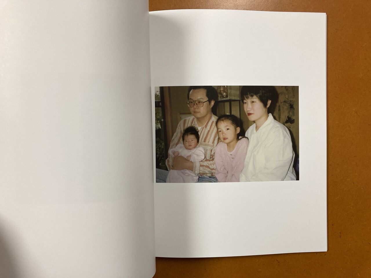 宮本あずさ写真集 家族の所在 Graf Publishers 年1月4日発行 蒼穹舎 書肆蒼穹舎 宮本あずさ写真集 家族の所在 Graf Publishers 年1月4日発行 蒼穹舎 書肆蒼穹舎