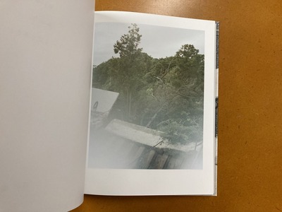 篠田優写真集『ひとりでいるときのあなたを見てみたい』1