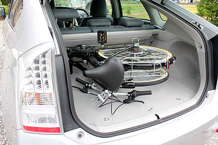 折り畳み自転車、プリウスにも乗せれる大きさです