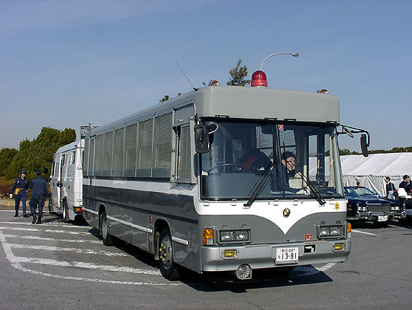 護送車だったっけか 気ままに行きます え どこへ