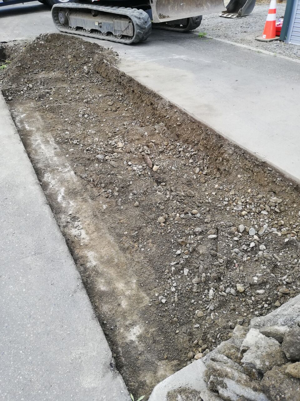 歩道縁石切り下げ工事 舗装工事作業風景 こっそり大工に学ブログ おつ姫の突撃現場リポート