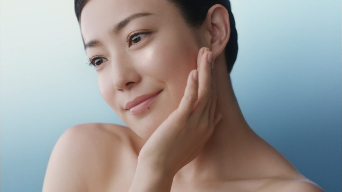 菅野美穂 花王 ソフィーナ Cm お手入れを 土台から変える篇 Curia O