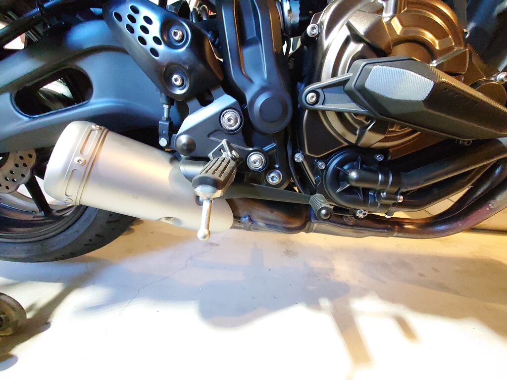 XSR700のマフラーを交換する : 出不精ライダーのソロキャンプ