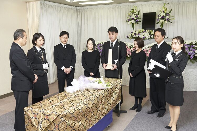 葬儀業界の変化:家族葬と終活サービスの影響 : そろそろソロ活ライフ