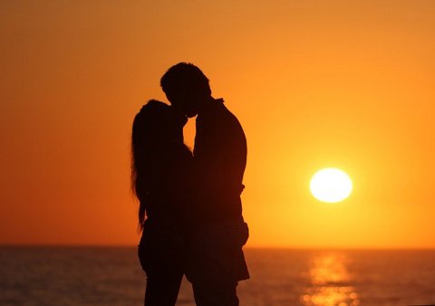 【朗報】こんなとき女は男とキスしたいと思っているぞ！