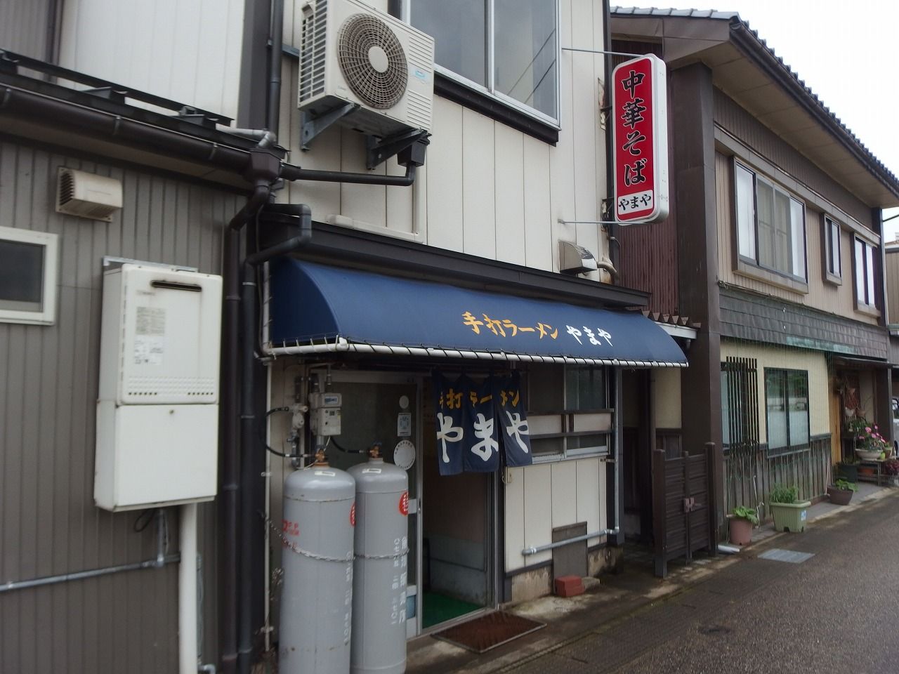 手打ちラーメン やまや 電鉄魚津 富山県 にて ワンタンメン Somenmanのラーメンブログ 手打ちラーメン やまや 電鉄魚津 富山県 にて ワンタンメン Somenmanのラーメンブログ