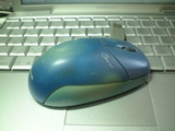 今は使われてない使い込まれたマウス(右側)