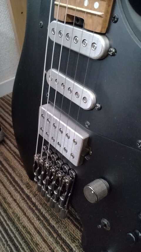 機材】IbanezQとCarvinDCに標準搭載されているピックアップを 機材】IbanezQとCarvinDCに標準搭載されているピックアップを