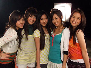 タイ版モーニング娘 総勢11人のティーン アイドル軍団 Preppy G がデビュー サイアム系でイキマッショイ
