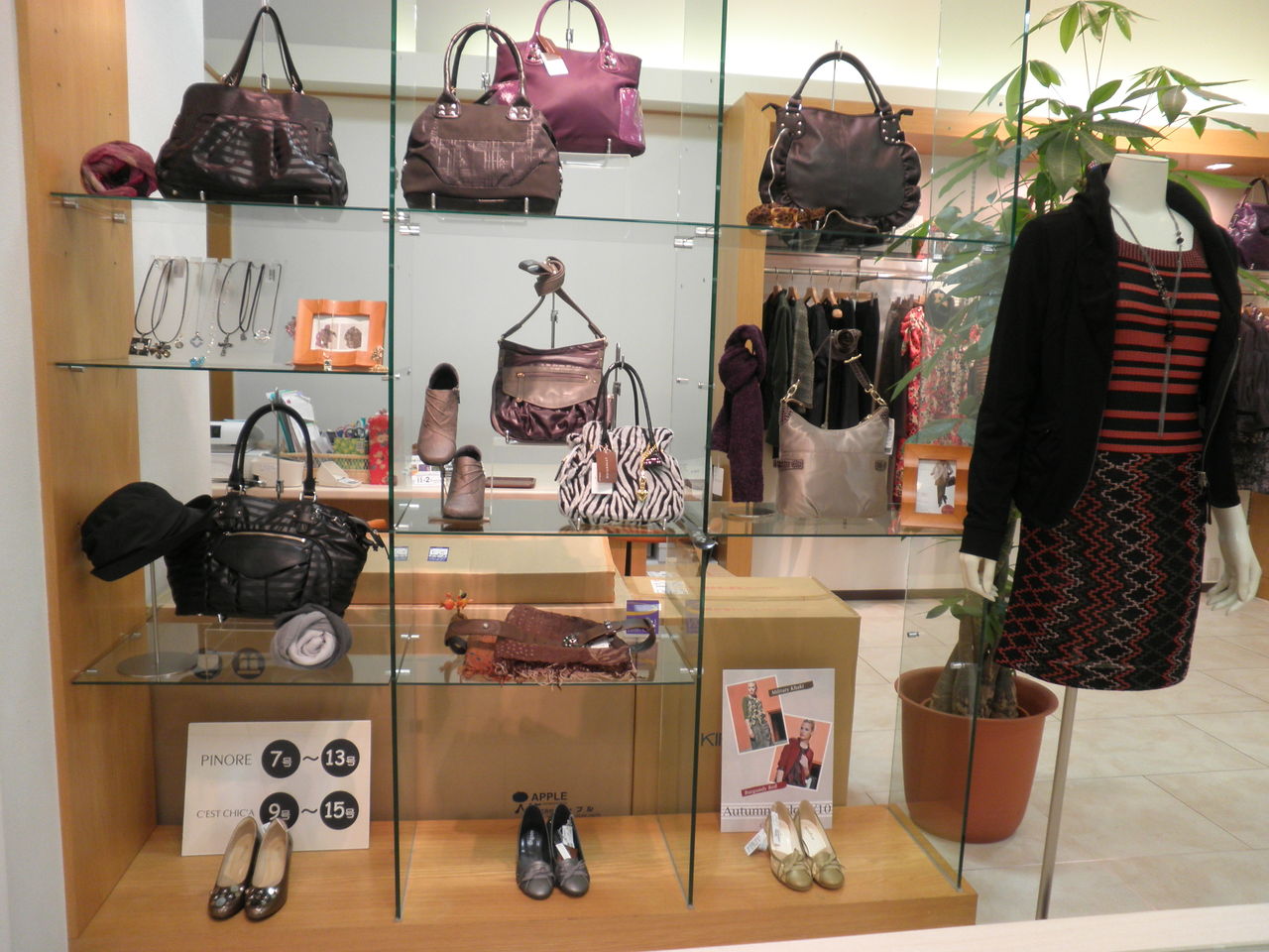 scさんのディスプレイの技を盗む アパレル販売員のお仕事研究ノート scさんのディスプレイの技を盗む アパレル販売員のお仕事研究ノート