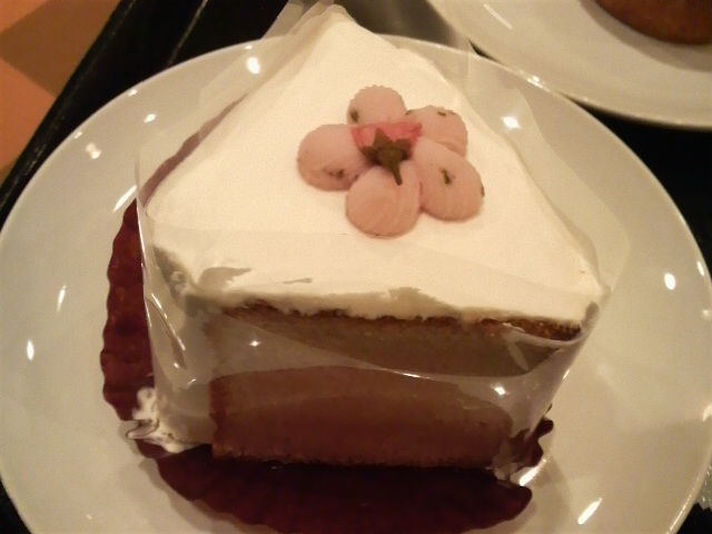 スタバ 桜シフォンケーキ シナモンロール ほうじ茶ティーラテ Soni の好きなモノいっぱい ブログ