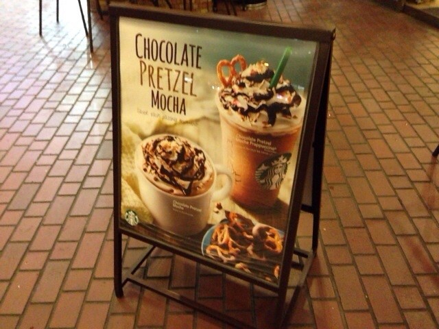 スタバ リニューアルしたニューヨークチーズケーキにヒット チョコレートプレッツェルモカフラペチーノ ヘーゼルナッツバニラクリームドーナツ等 Soni の好きなモノいっぱい ブログ