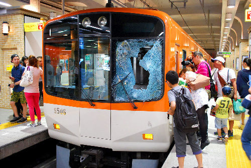 電車のシートに座ってて隣のやつがデブで ...