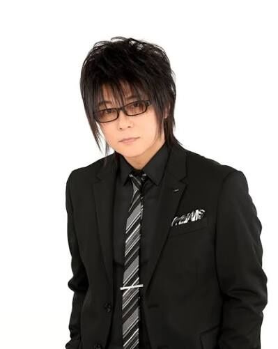 【画像】一部のオタクさん、何故か年を取ってもこれ系の髪型を続けてしまう