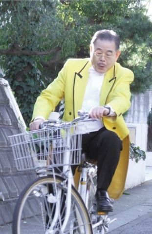 マギーの自転車乗っててよろけてる画像ｗｗｗｗｗｗ
