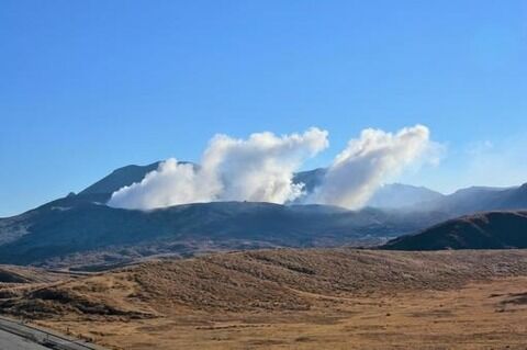 【悲報】阿蘇山、ガチで危険な状態になってしまう・・・・・