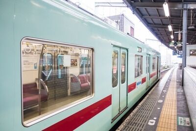 この状況下で電車通勤しなきゃいけない社畜おるか！？