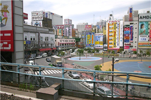 【悲報】秋葉原の駅前を無駄遣いしてた時代が発見されるw