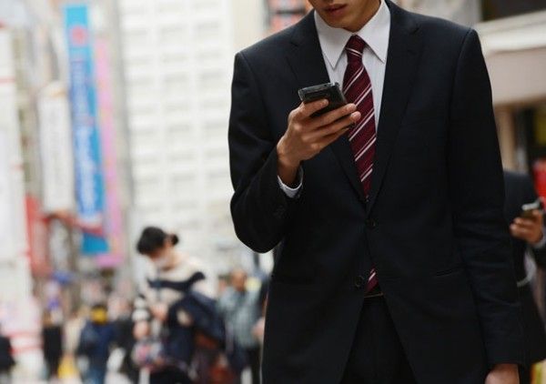 歩きスマホ絶対反対派って運転中カーナビ見ないの？