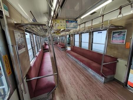 【悲報】女性漫談家、電車で『とんでもない光景』を目撃してしまう・・・・・