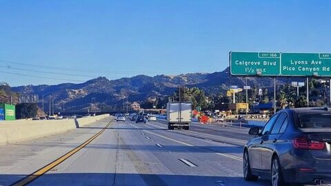 【衝撃】 アメリカの高速道路で『まさかの事態』が発生してしまう!!!!!!