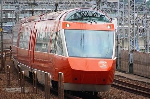【超衝撃】小田急ロマンスカー、ついに『衝突』してしまう!!!!!!