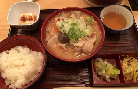 この豚汁定食、いくらなら納得する？