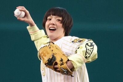【朗報】あいみょん、地元甲子園でノーバン始球式