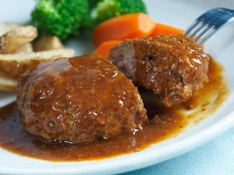 【事件】大手ファミレスのハンバーグから歯！異物混入裁判の結果ｗｗｗ