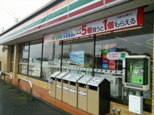 【悲報】コンビニ店長「なんで棚の後ろからばっか取るんや!